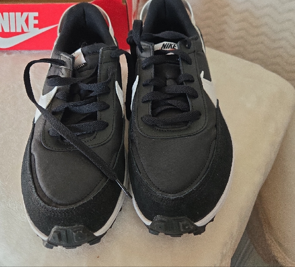 Nike Men's Black and White Sneakers - Picture 2 of 6